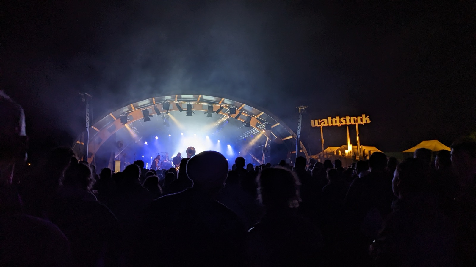 Waldstock Festival — Bühne bei Nacht
